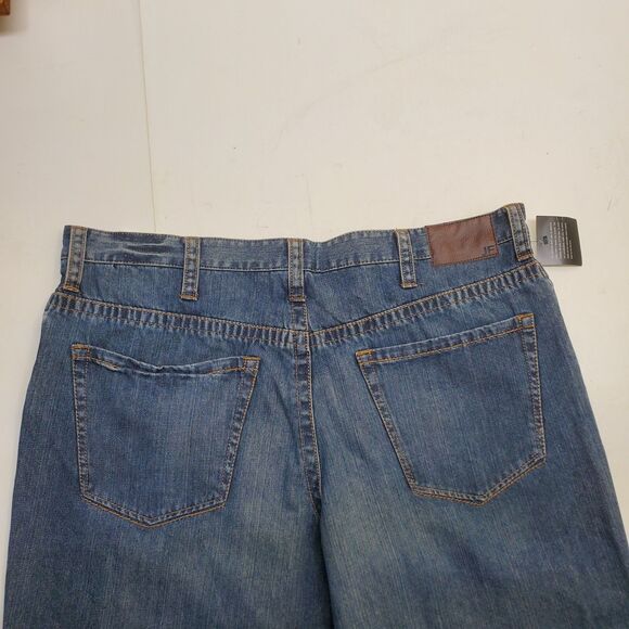 J. Ferrar Jeans Mens Distressed Wash Relaxed Straight Denim Barrier 42x30 NWT - Picture 4 of 16